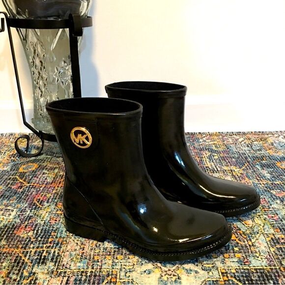 Michael Kors Cushioned Rain boots! Snow grip bottoms - Picture 1 of 8